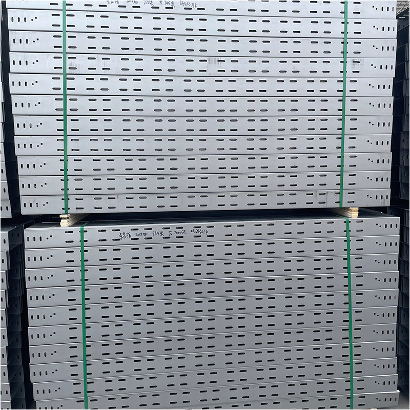 Khay cáp đục lỗ