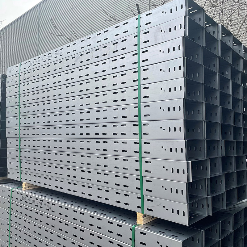 Khay cáp đục lỗ