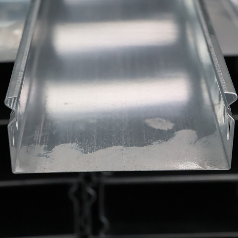 Khay cáp tự khóa