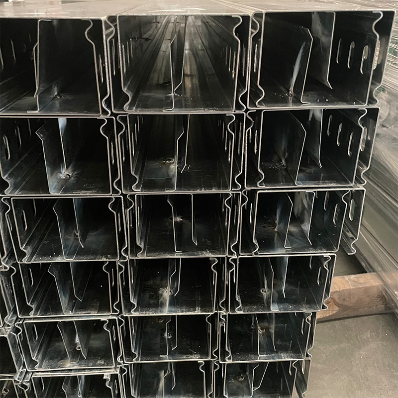 Khay cáp tự khóa