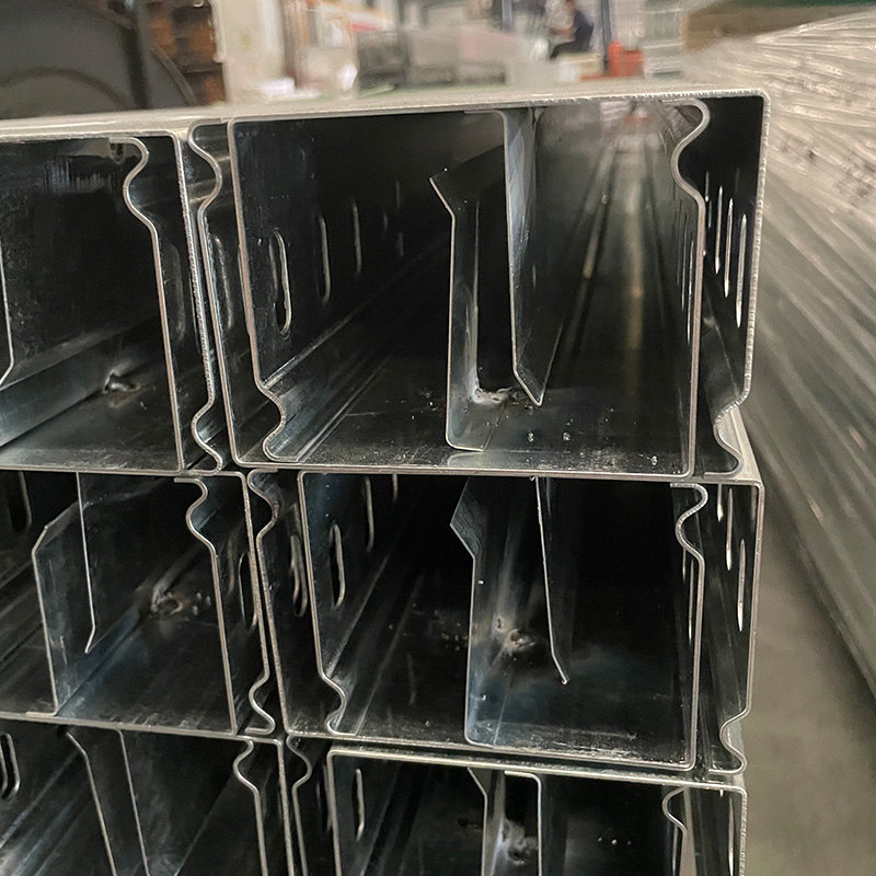 Khay cáp tự khóa