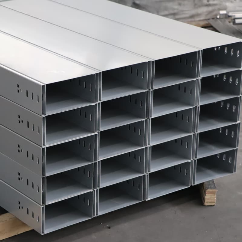 Khay cáp có khe bán buôn