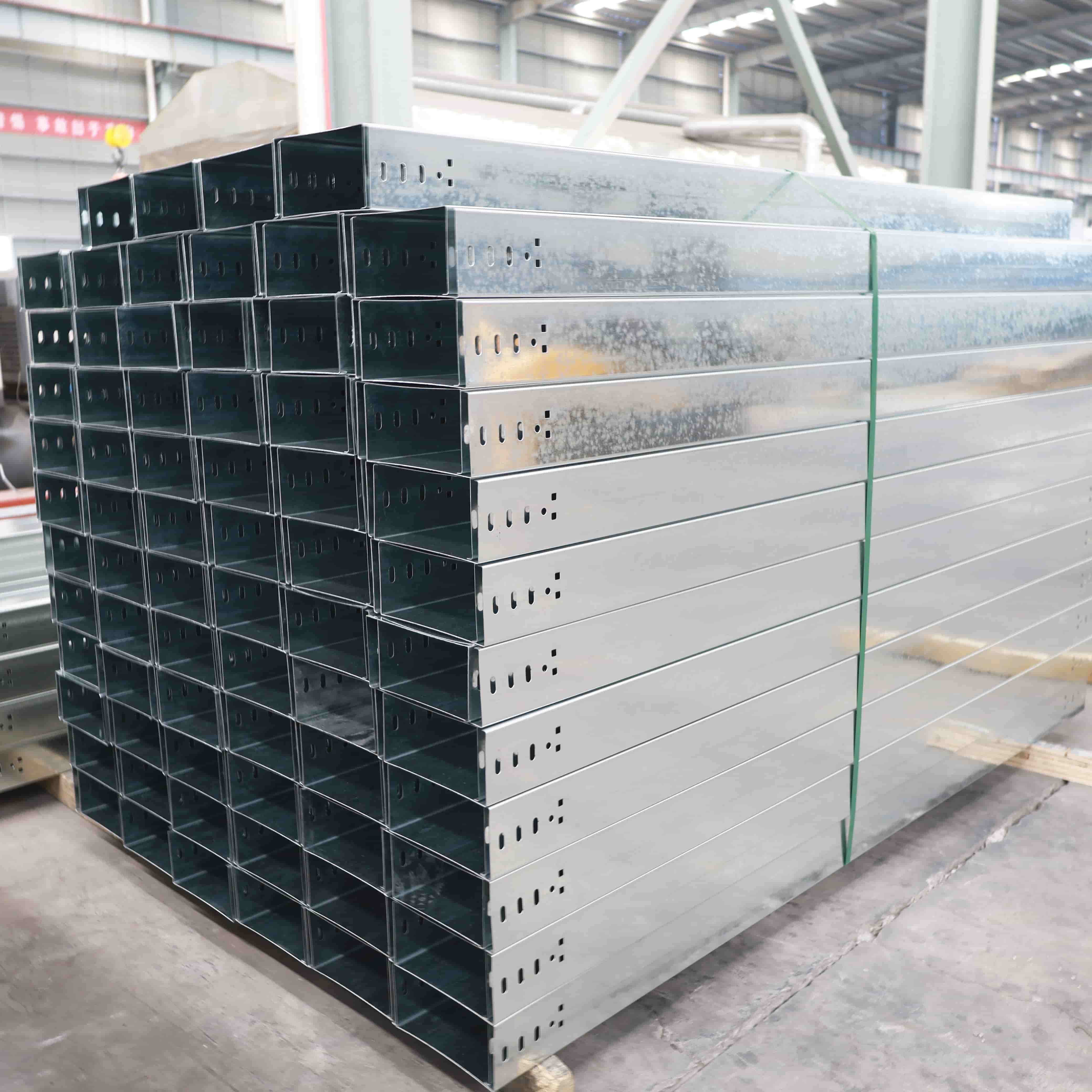 Máng cáp mạ kẽm trước