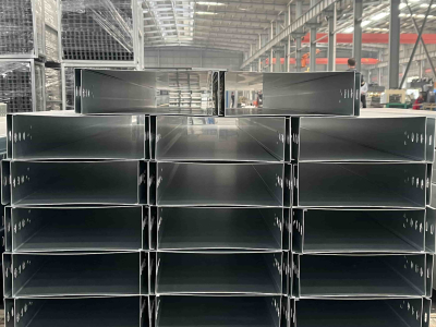 Máng cáp nhịp lớn