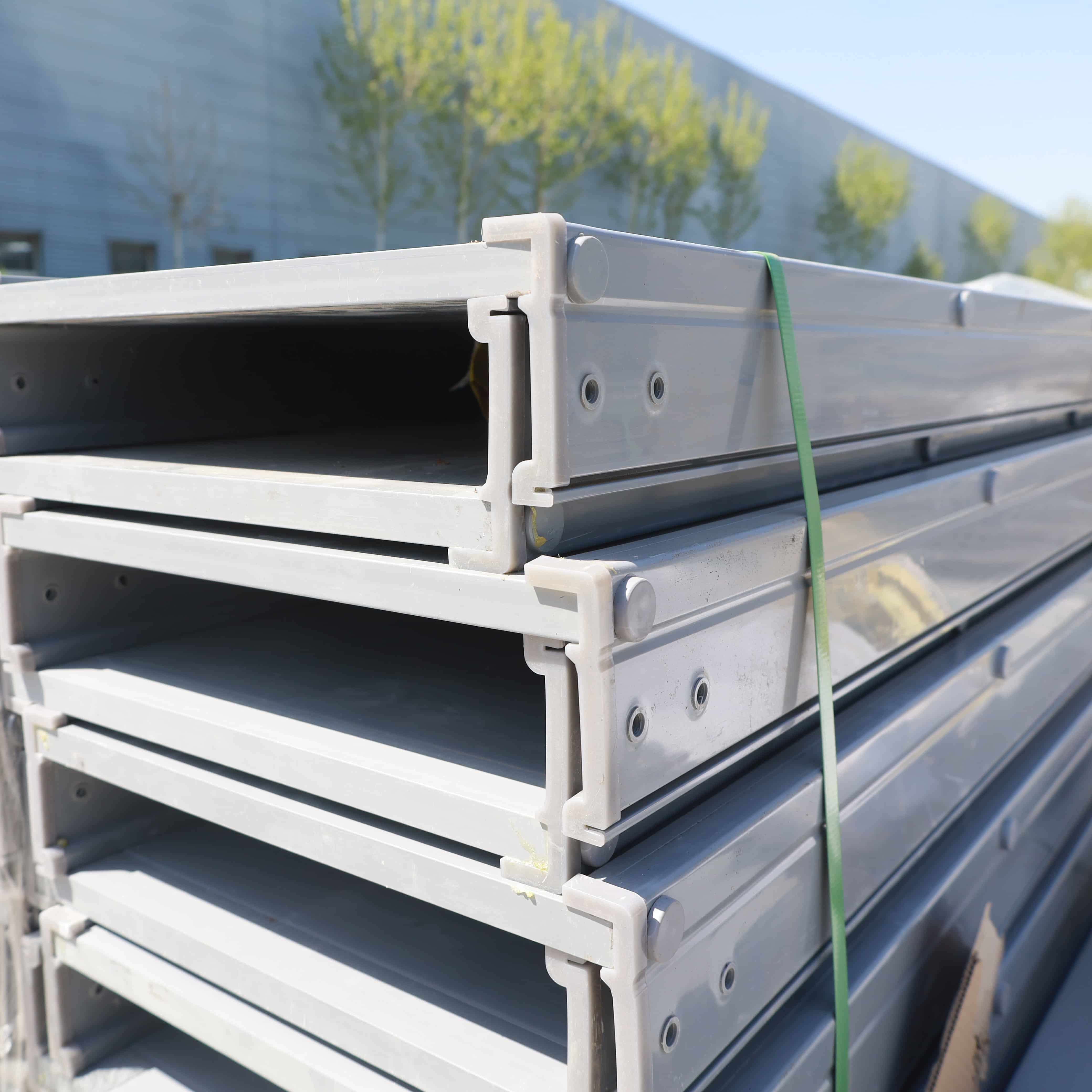 Khoảng cách khay cáp