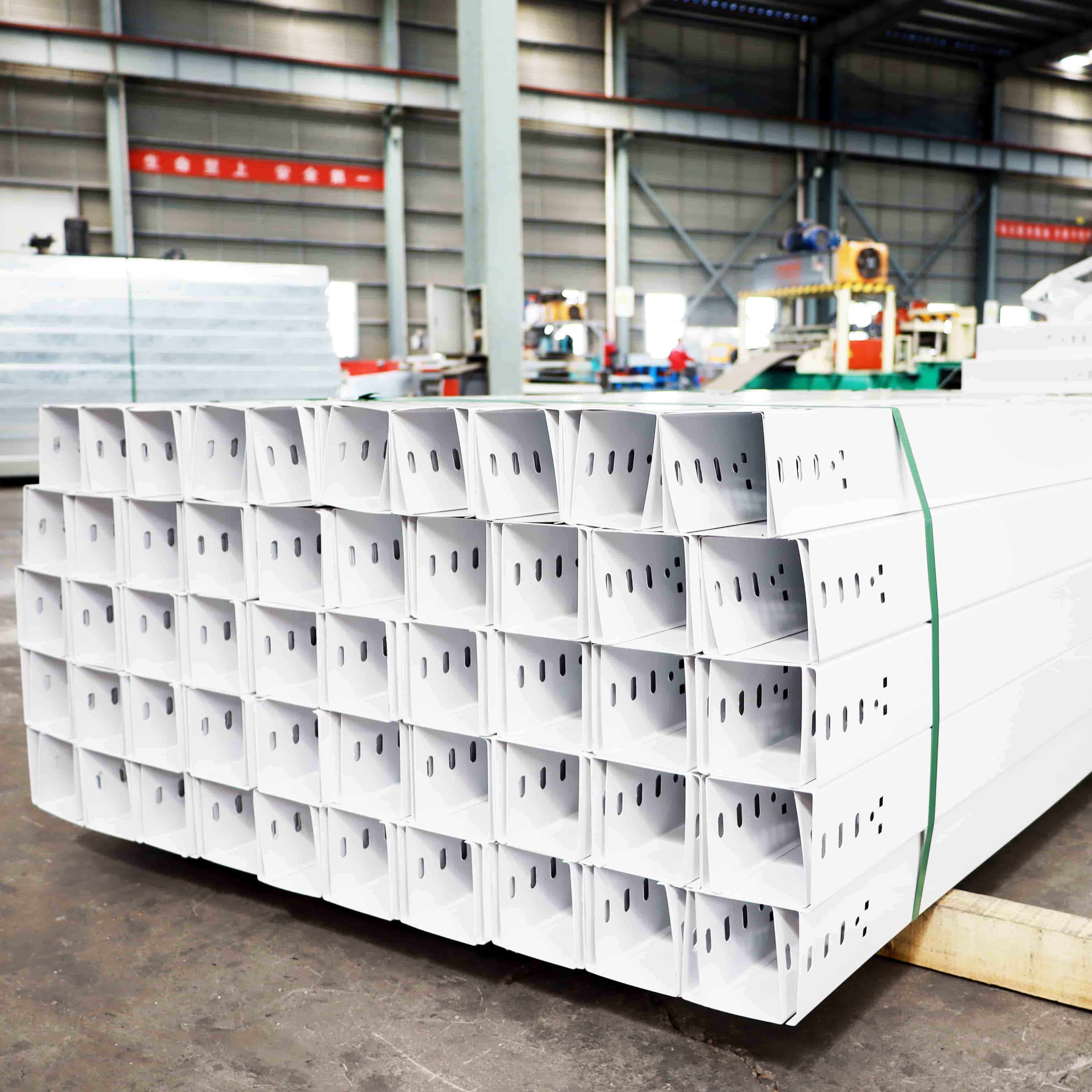 Khoảng cách khay cáp