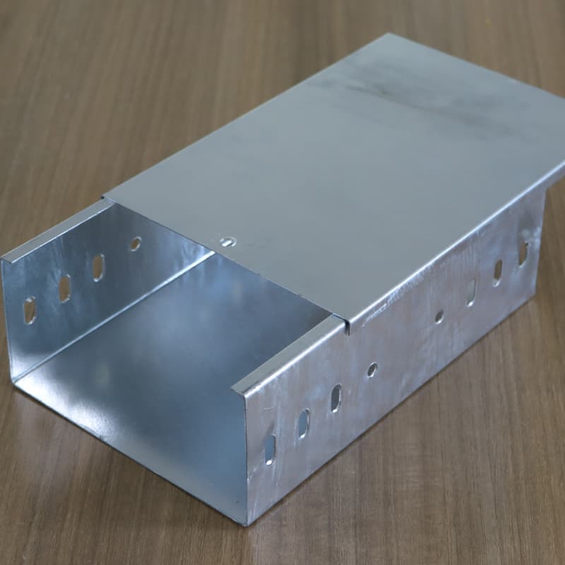 Khay cáp và thang cáp Khay cáp và thang cáp